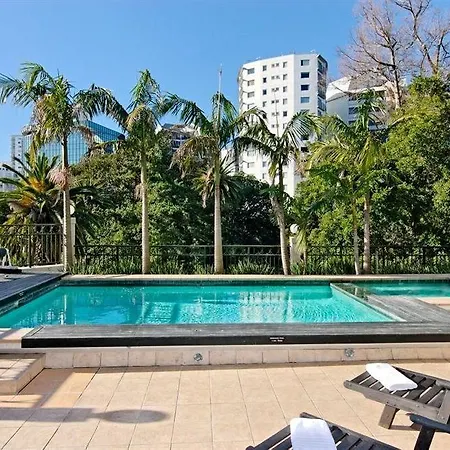 Parkside Hotel & Apartments 